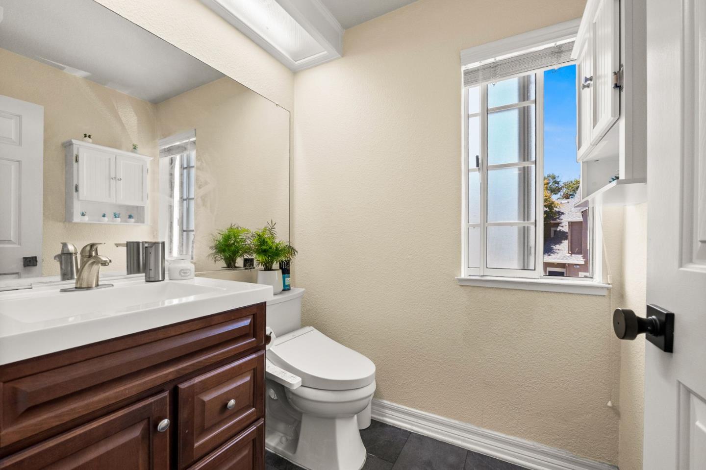 Detail Gallery Image 13 of 33 For 24632 Diamond Ridge Dr, Hayward,  CA 94544 - 2 Beds | 2/1 Baths