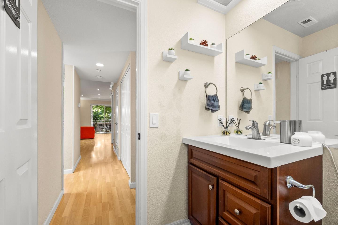 Detail Gallery Image 14 of 33 For 24632 Diamond Ridge Dr, Hayward,  CA 94544 - 2 Beds | 2/1 Baths