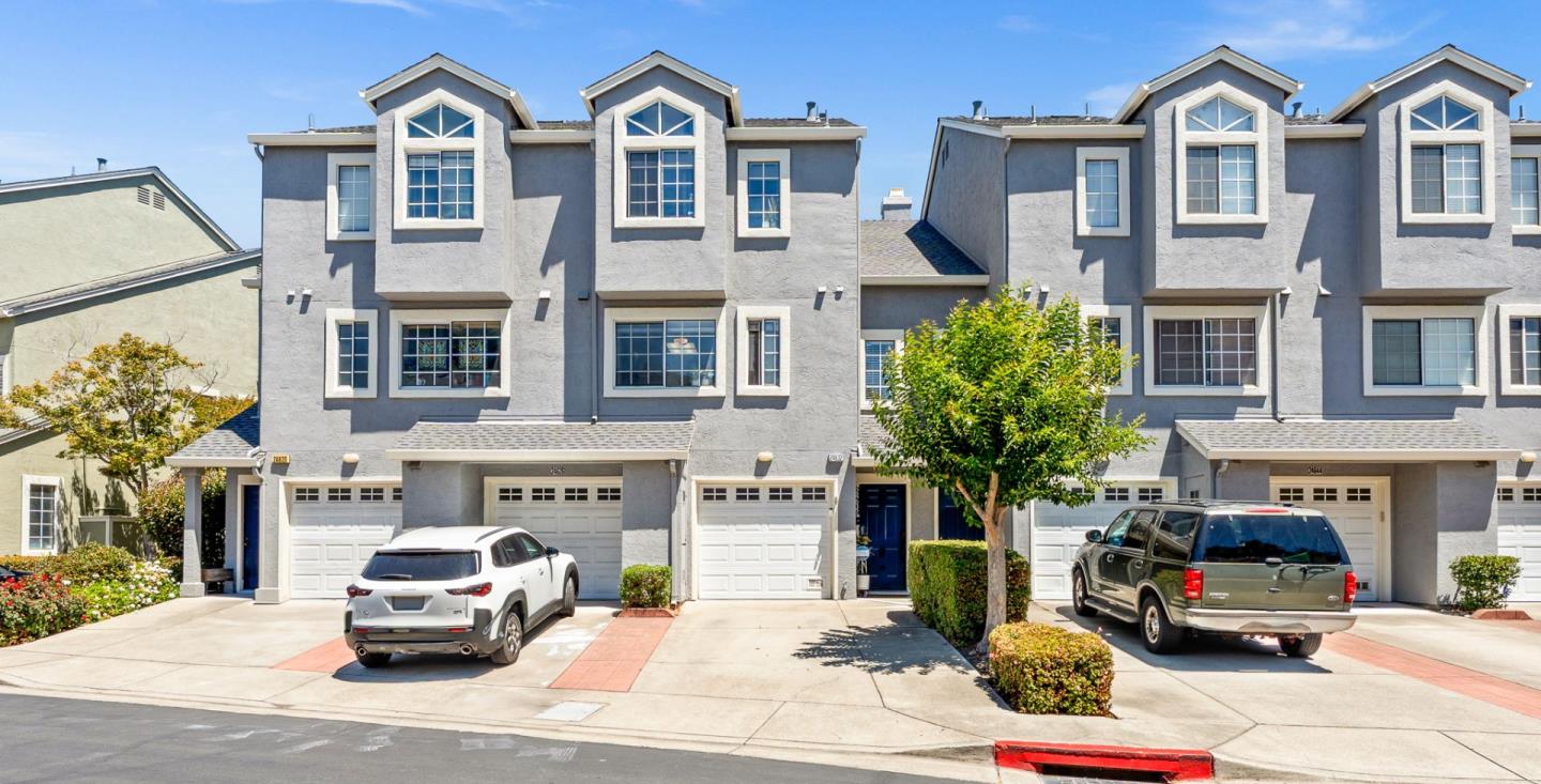 Detail Gallery Image 2 of 33 For 24632 Diamond Ridge Dr, Hayward,  CA 94544 - 2 Beds | 2/1 Baths