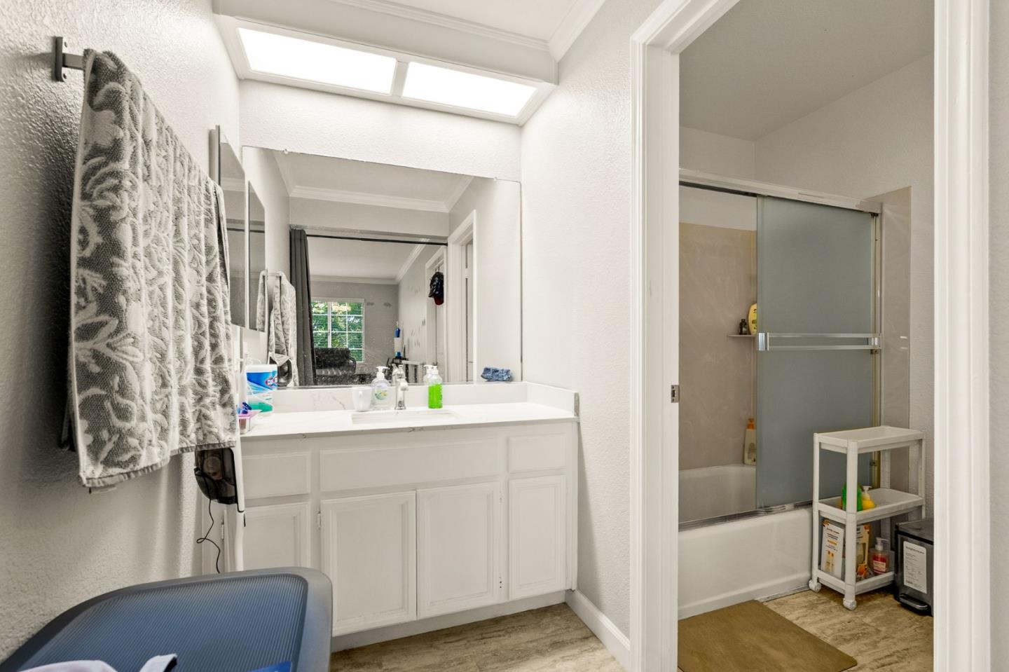 Detail Gallery Image 22 of 33 For 24632 Diamond Ridge Dr, Hayward,  CA 94544 - 2 Beds | 2/1 Baths