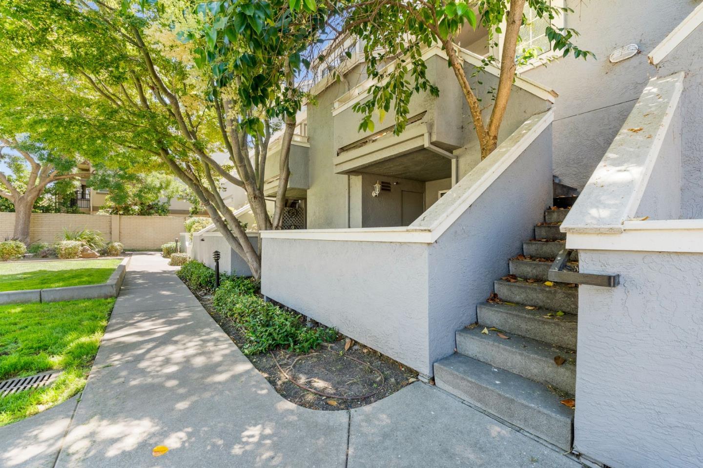 Detail Gallery Image 26 of 33 For 24632 Diamond Ridge Dr, Hayward,  CA 94544 - 2 Beds | 2/1 Baths