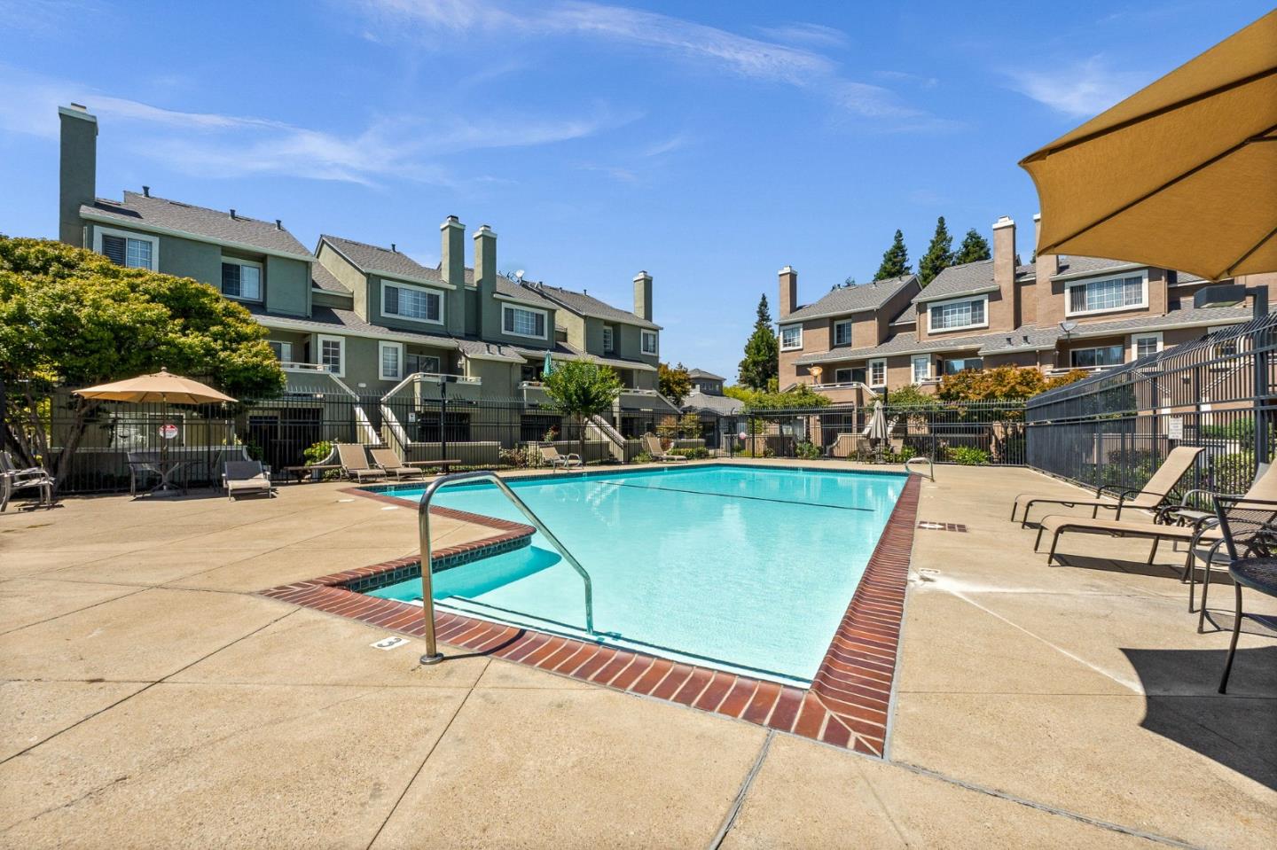 Detail Gallery Image 28 of 33 For 24632 Diamond Ridge Dr, Hayward,  CA 94544 - 2 Beds | 2/1 Baths