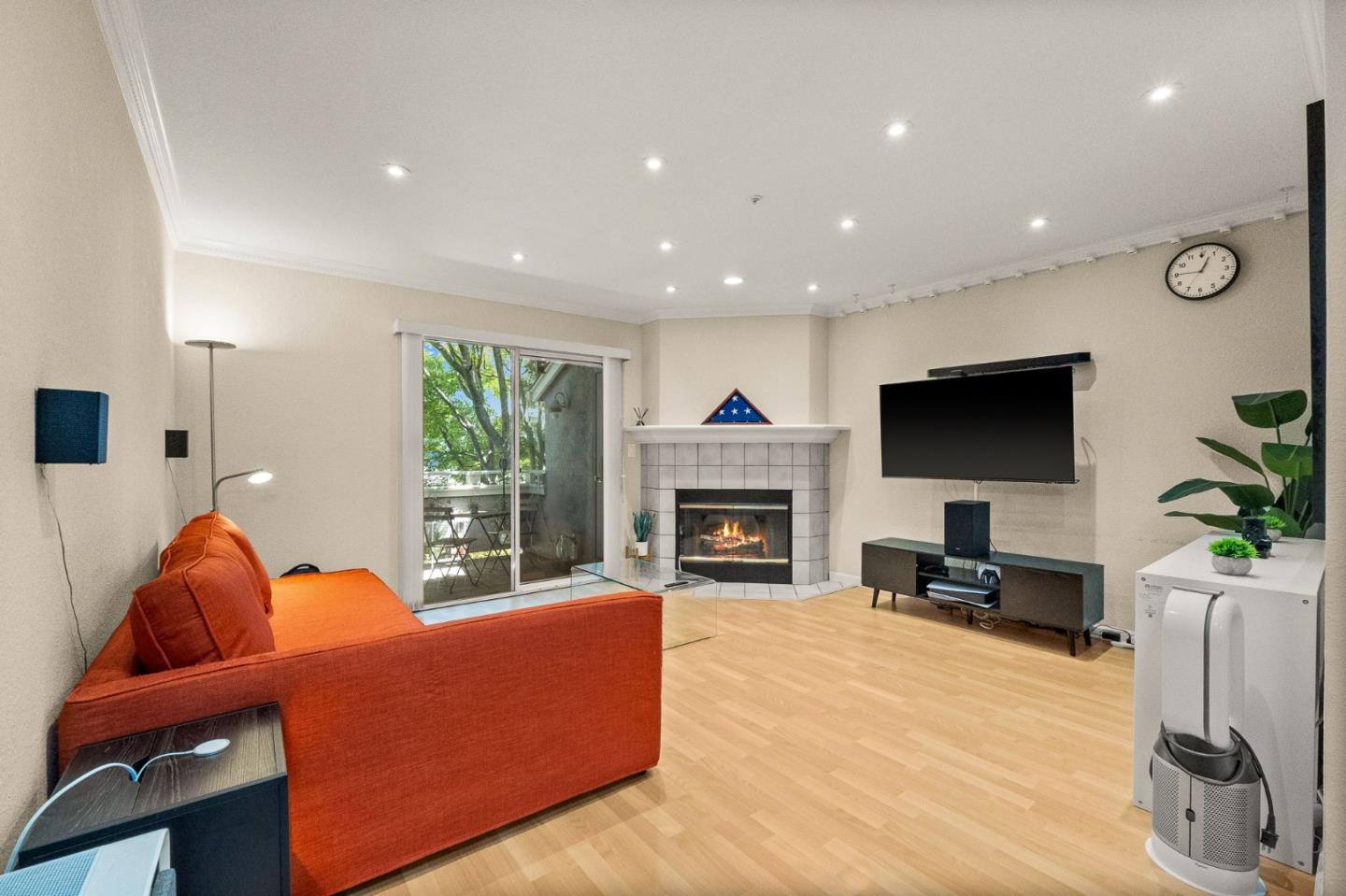 Detail Gallery Image 7 of 33 For 24632 Diamond Ridge Dr, Hayward,  CA 94544 - 2 Beds | 2/1 Baths