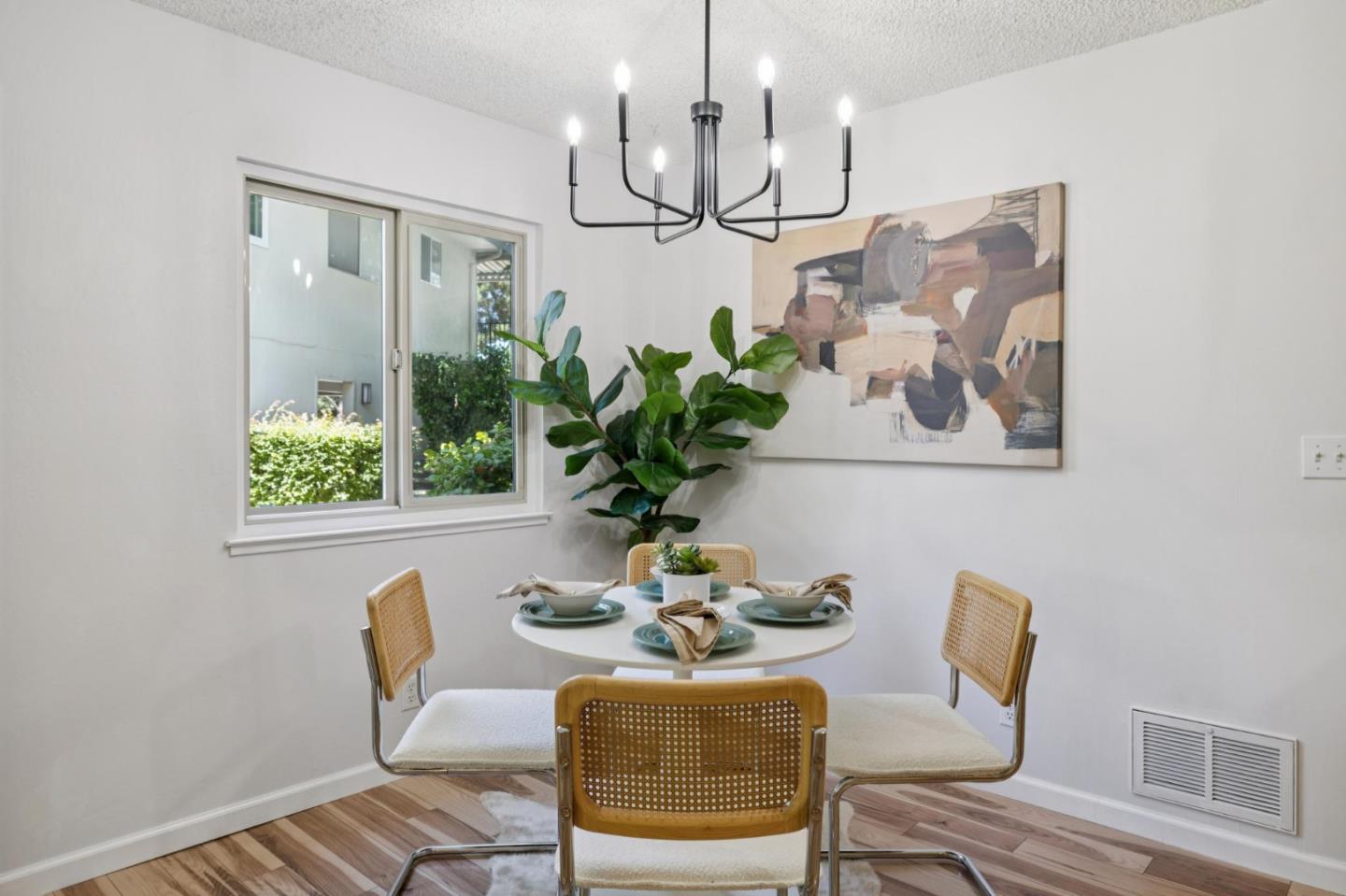 Detail Gallery Image 4 of 18 For 390 N 1st St #2,  Campbell,  CA 95008 - 2 Beds | 1 Baths