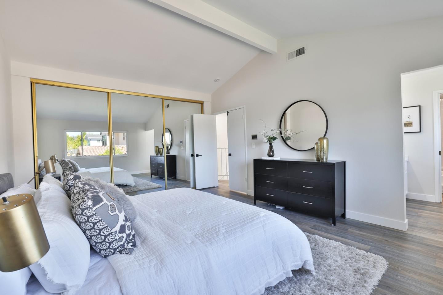 Detail Gallery Image 7 of 16 For 101 Ross Creek Ct, Los Gatos,  CA 95032 - 4 Beds | 2/1 Baths