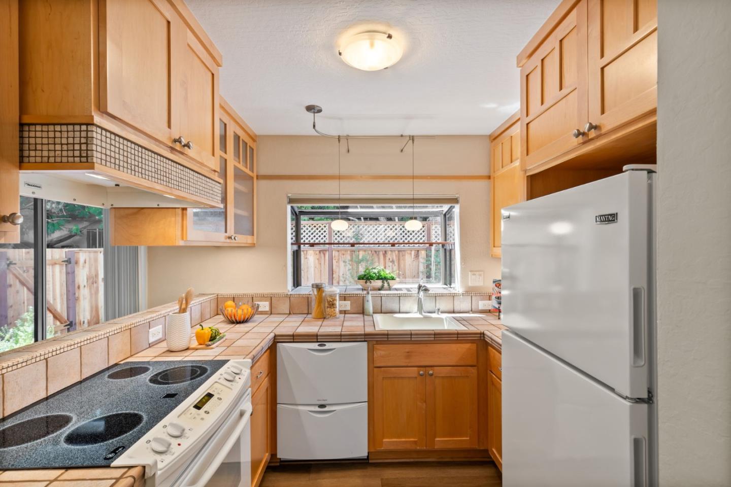 Detail Gallery Image 11 of 29 For 1993 Plymouth St #11,  Mountain View,  CA 94043 - 3 Beds | 2/1 Baths