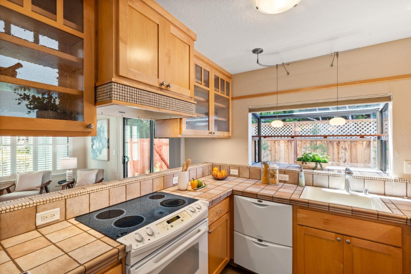 Detail Gallery Image 12 of 29 For 1993 Plymouth St #11,  Mountain View,  CA 94043 - 3 Beds | 2/1 Baths