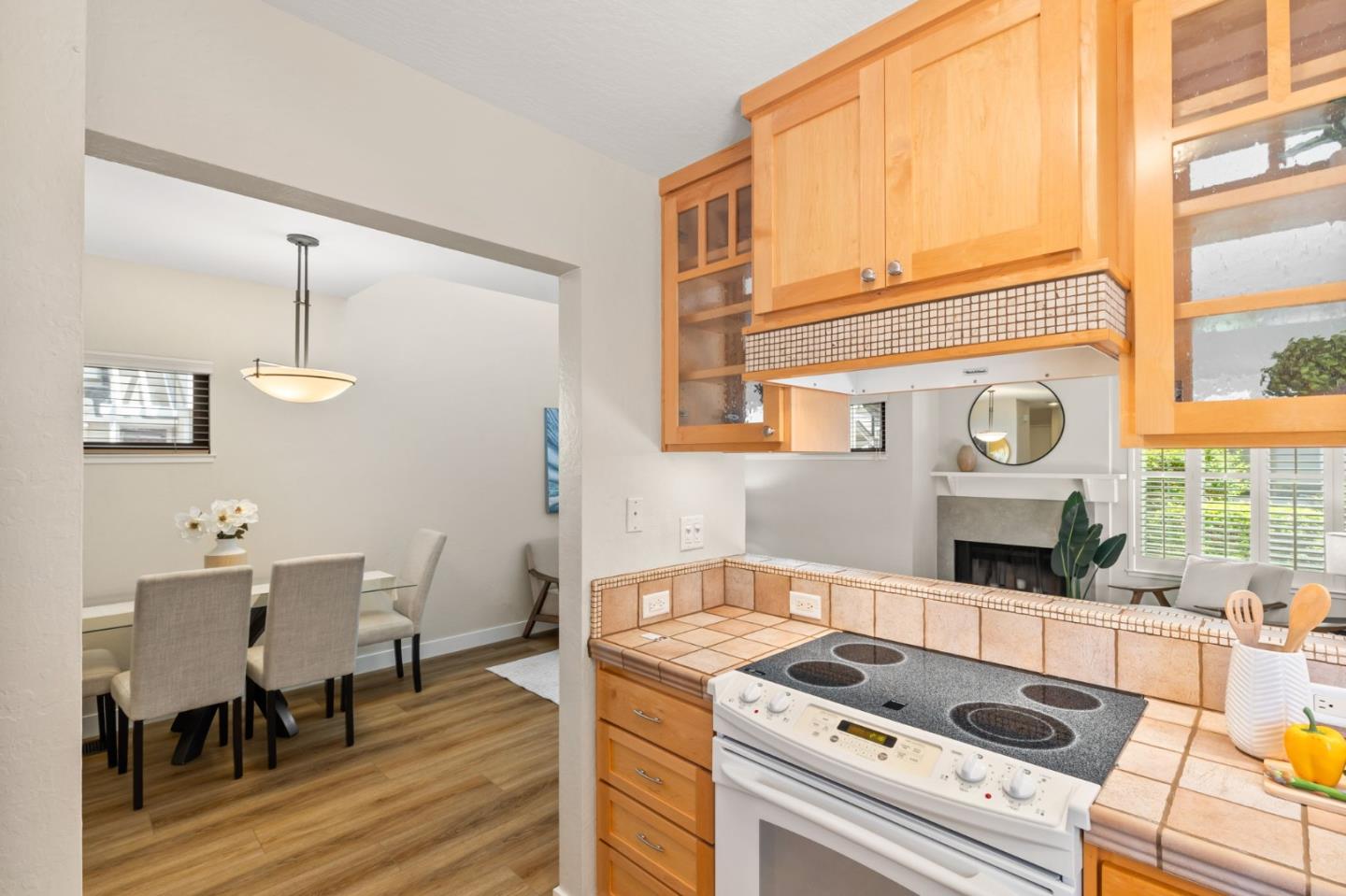 Detail Gallery Image 13 of 29 For 1993 Plymouth St #11,  Mountain View,  CA 94043 - 3 Beds | 2/1 Baths