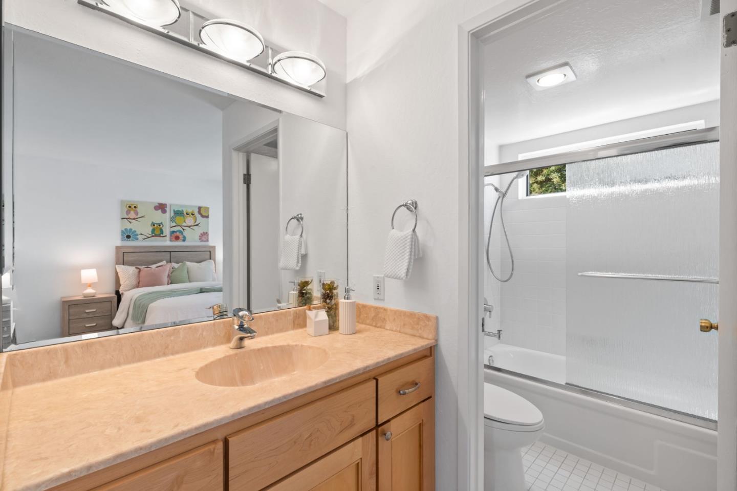 Detail Gallery Image 18 of 29 For 1993 Plymouth St #11,  Mountain View,  CA 94043 - 3 Beds | 2/1 Baths