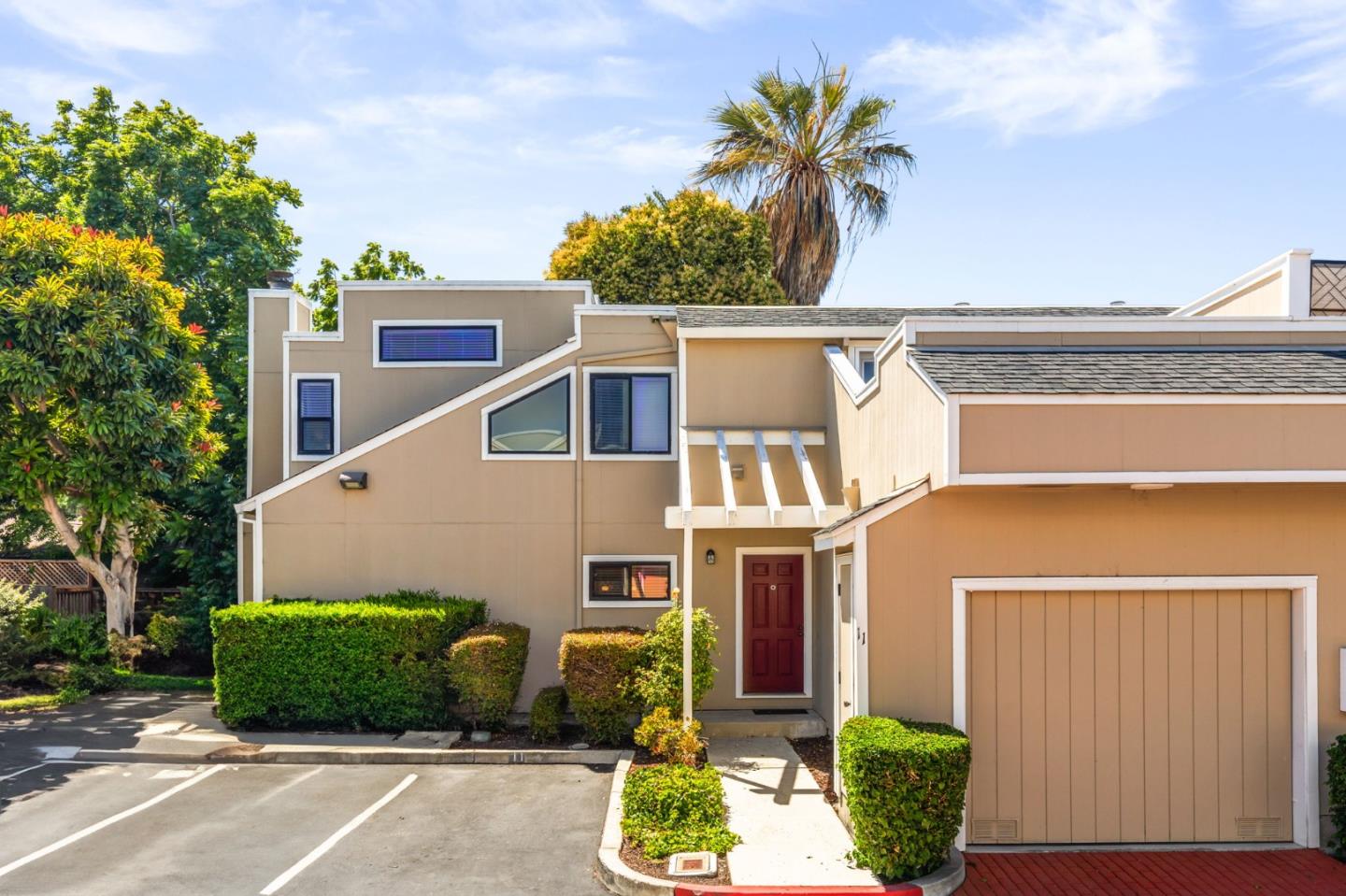 Detail Gallery Image 2 of 29 For 1993 Plymouth St #11,  Mountain View,  CA 94043 - 3 Beds | 2/1 Baths