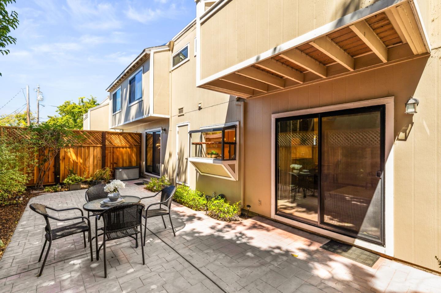 Detail Gallery Image 26 of 29 For 1993 Plymouth St #11,  Mountain View,  CA 94043 - 3 Beds | 2/1 Baths