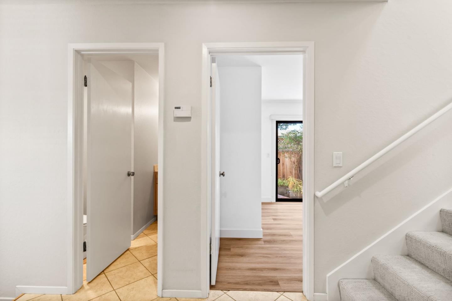 Detail Gallery Image 4 of 29 For 1993 Plymouth St #11,  Mountain View,  CA 94043 - 3 Beds | 2/1 Baths