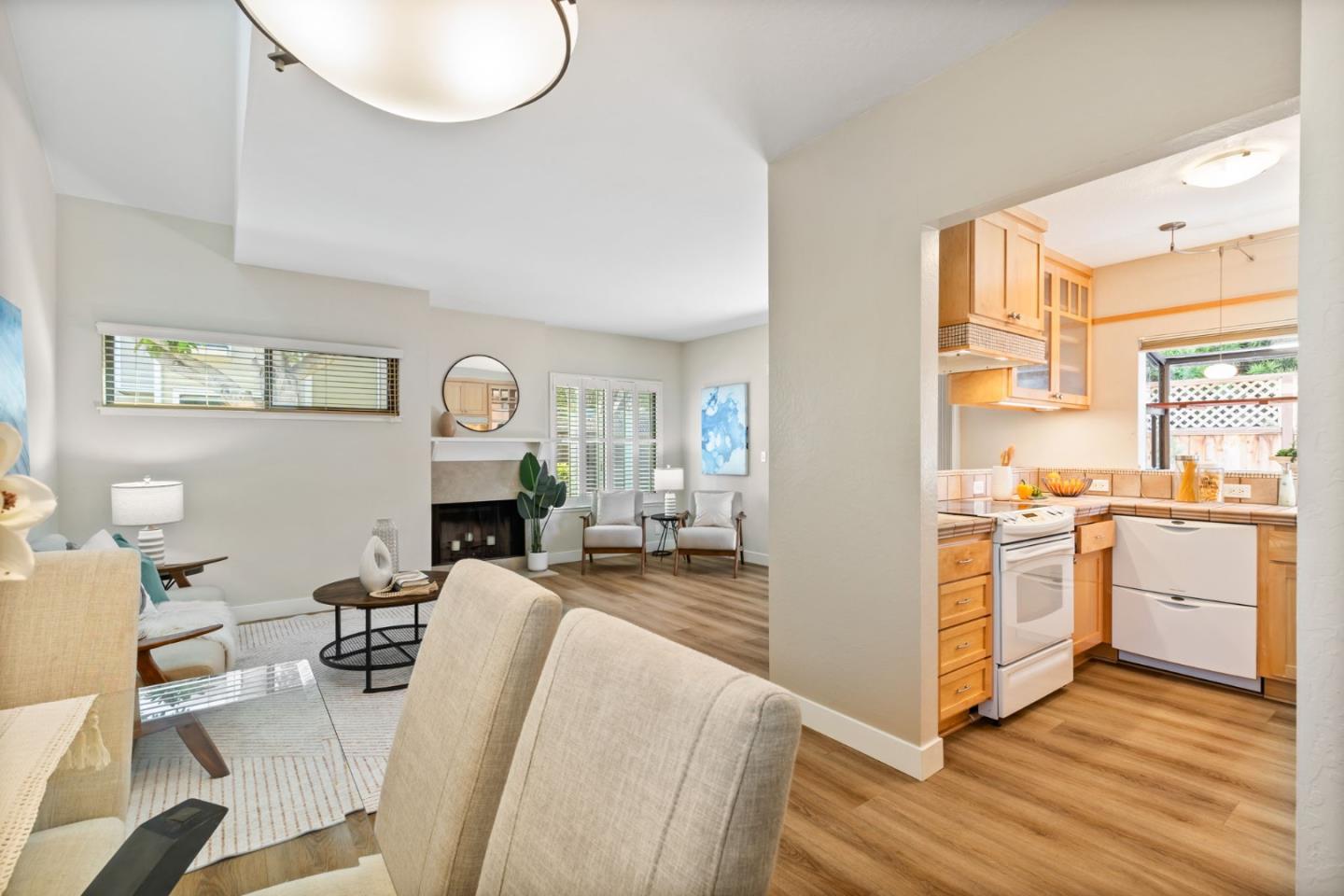 Detail Gallery Image 6 of 29 For 1993 Plymouth St #11,  Mountain View,  CA 94043 - 3 Beds | 2/1 Baths
