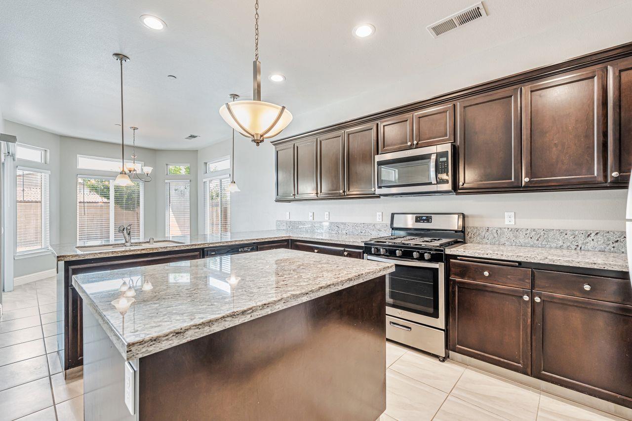 Detail Gallery Image 4 of 27 For 4372 Wickson Pl, Merced,  CA 95348 - 3 Beds | 2 Baths