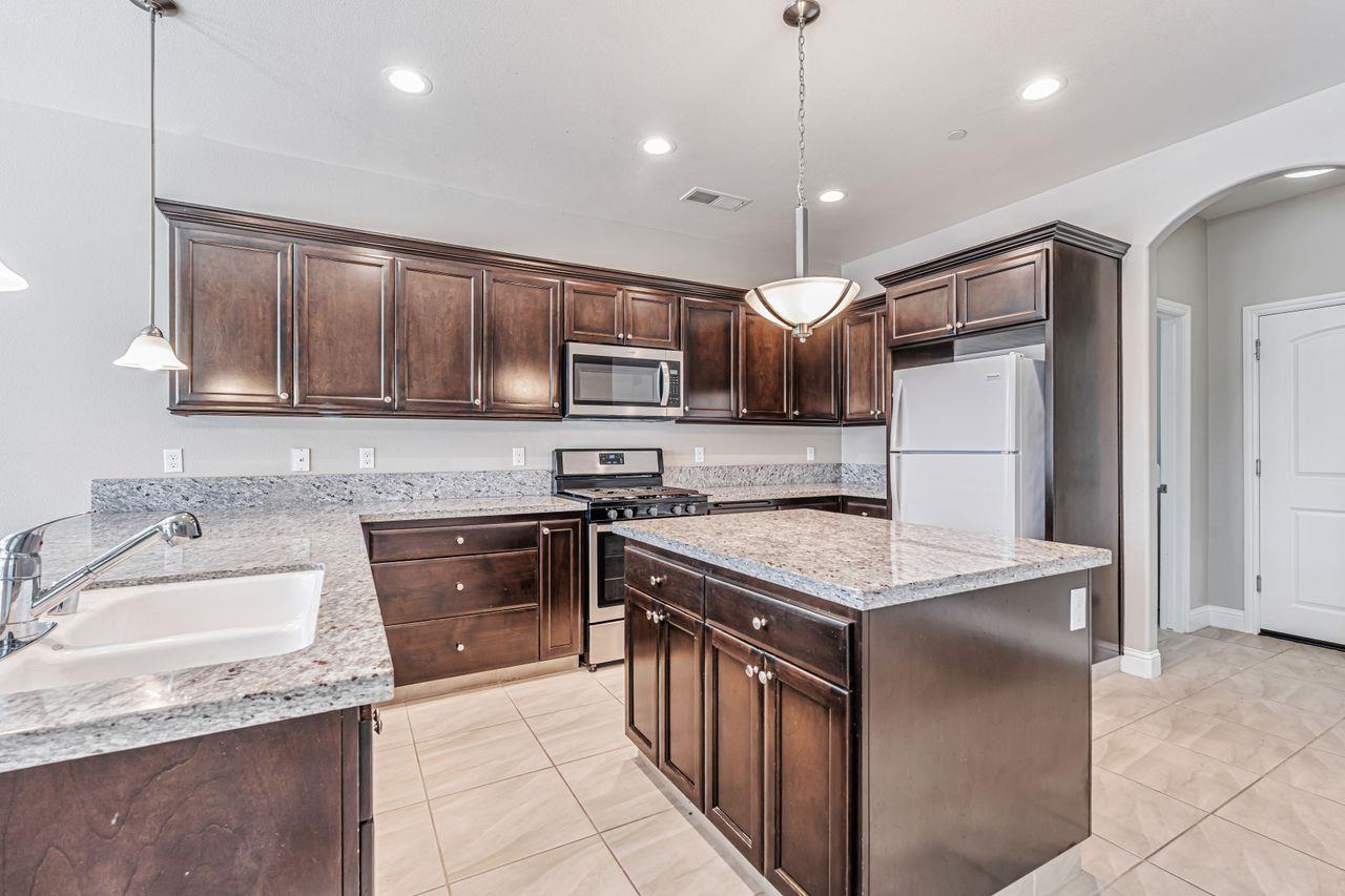 Detail Gallery Image 5 of 27 For 4372 Wickson Pl, Merced,  CA 95348 - 3 Beds | 2 Baths