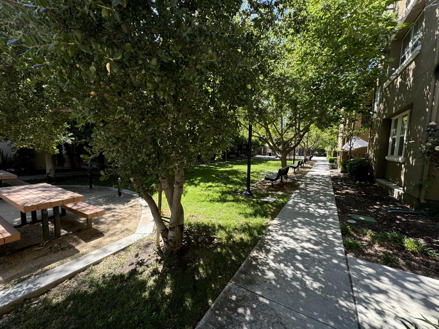 Detail Gallery Image 11 of 13 For 660 Cedarville Ln, San Jose,  CA 95133 - 3 Beds | 3/1 Baths