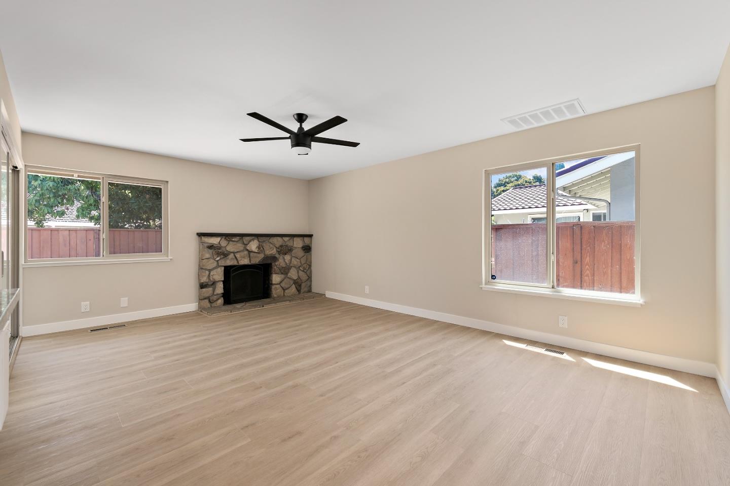 Detail Gallery Image 12 of 27 For 474 Sequoia Dr, Sunnyvale,  CA 94086 - 3 Beds | 2 Baths