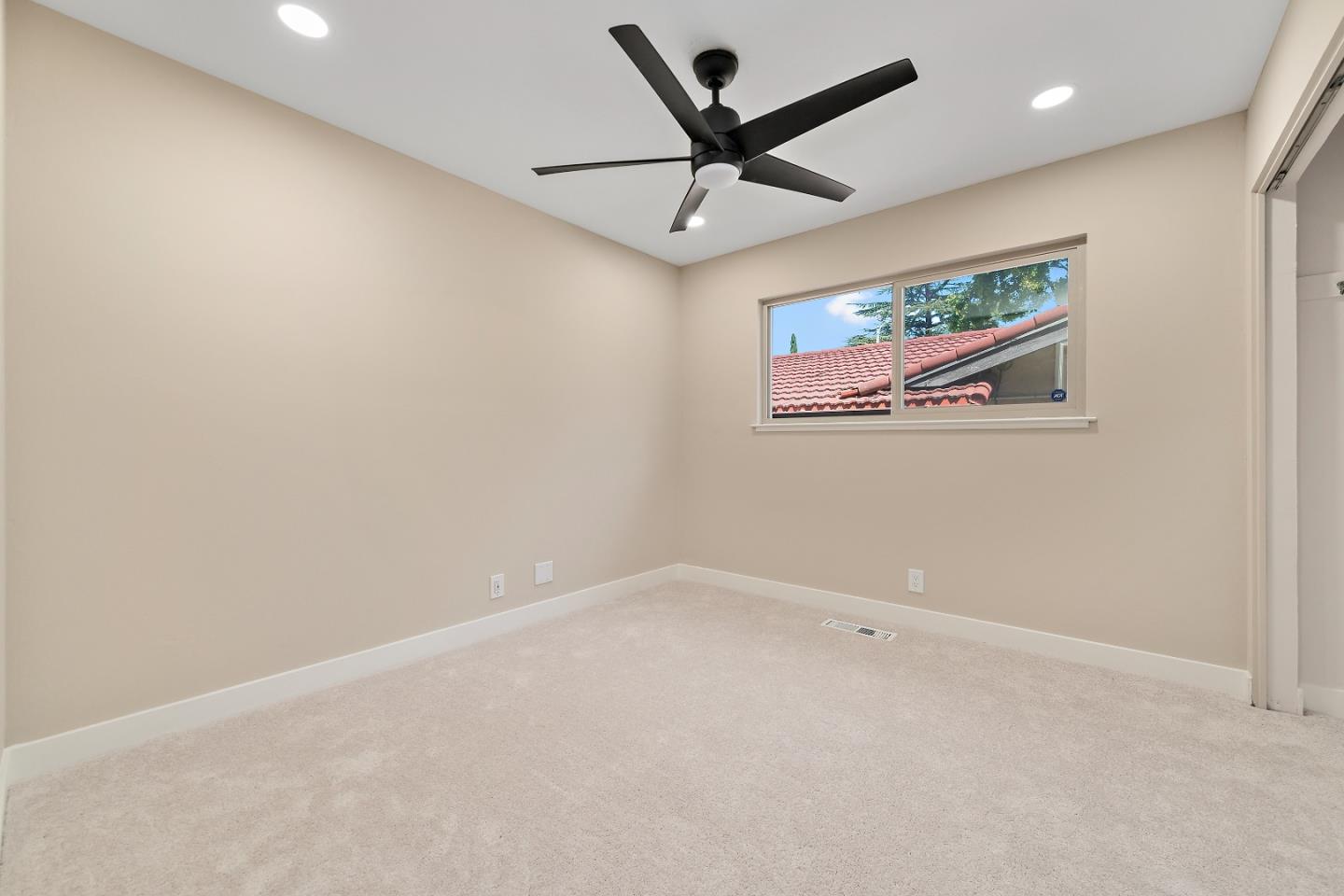 Detail Gallery Image 16 of 27 For 474 Sequoia Dr, Sunnyvale,  CA 94086 - 3 Beds | 2 Baths
