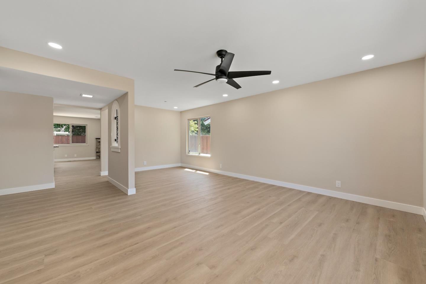Detail Gallery Image 6 of 27 For 474 Sequoia Dr, Sunnyvale,  CA 94086 - 3 Beds | 2 Baths
