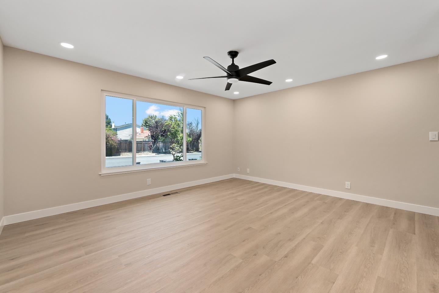 Detail Gallery Image 7 of 27 For 474 Sequoia Dr, Sunnyvale,  CA 94086 - 3 Beds | 2 Baths