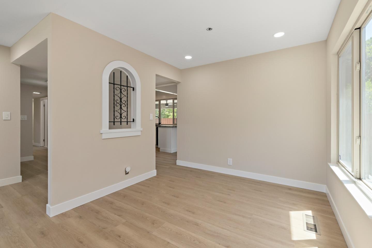 Detail Gallery Image 8 of 27 For 474 Sequoia Dr, Sunnyvale,  CA 94086 - 3 Beds | 2 Baths