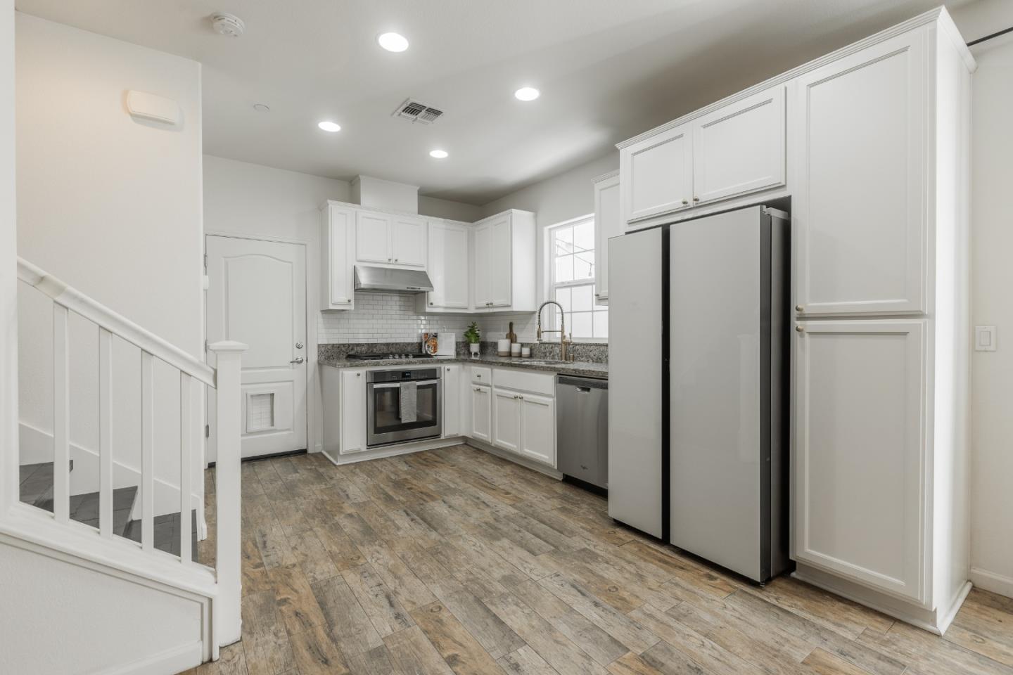 Detail Gallery Image 3 of 28 For 1591 Glenn St, Hayward,  CA 94545 - 3 Beds | 2/1 Baths