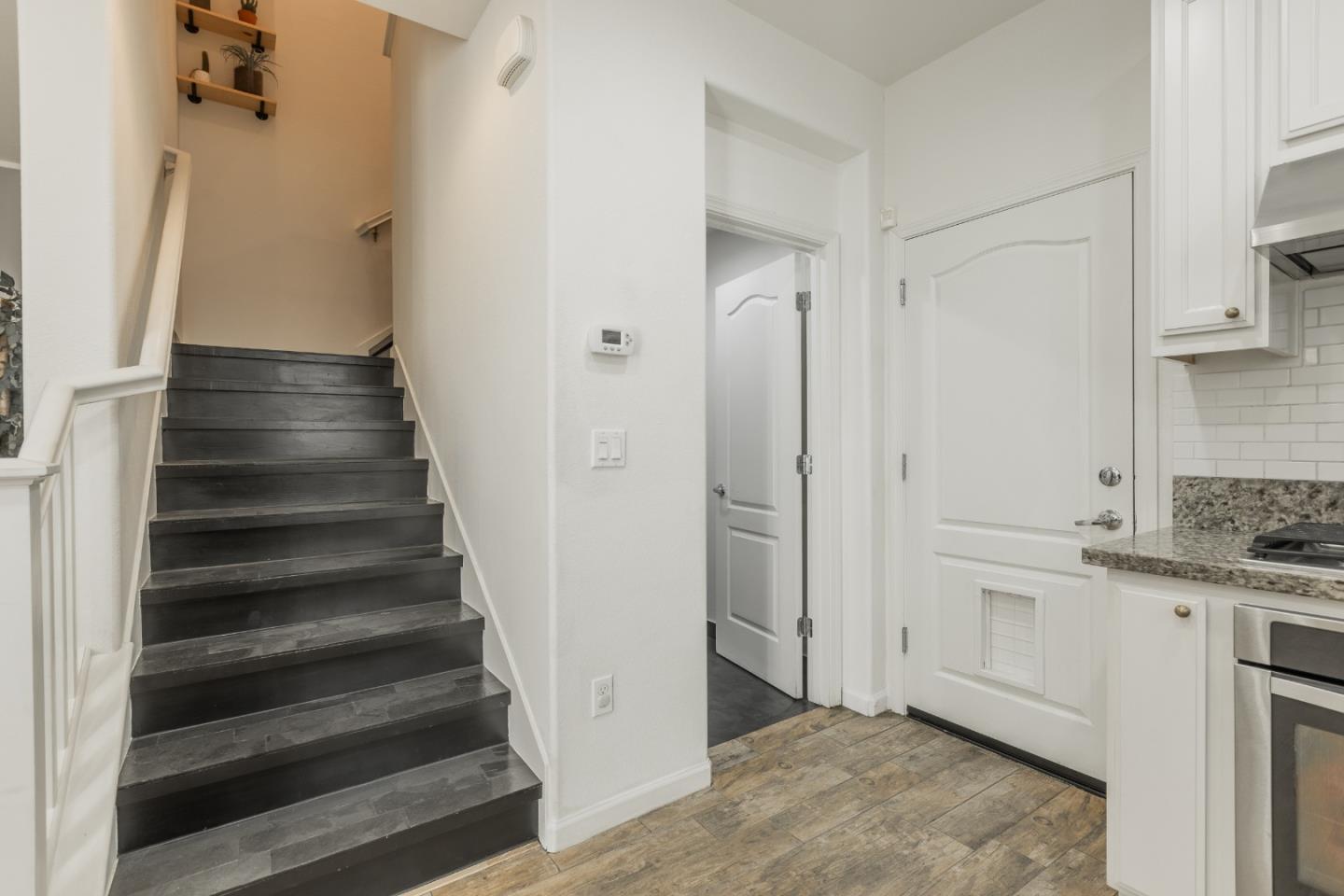 Detail Gallery Image 4 of 28 For 1591 Glenn St, Hayward,  CA 94545 - 3 Beds | 2/1 Baths
