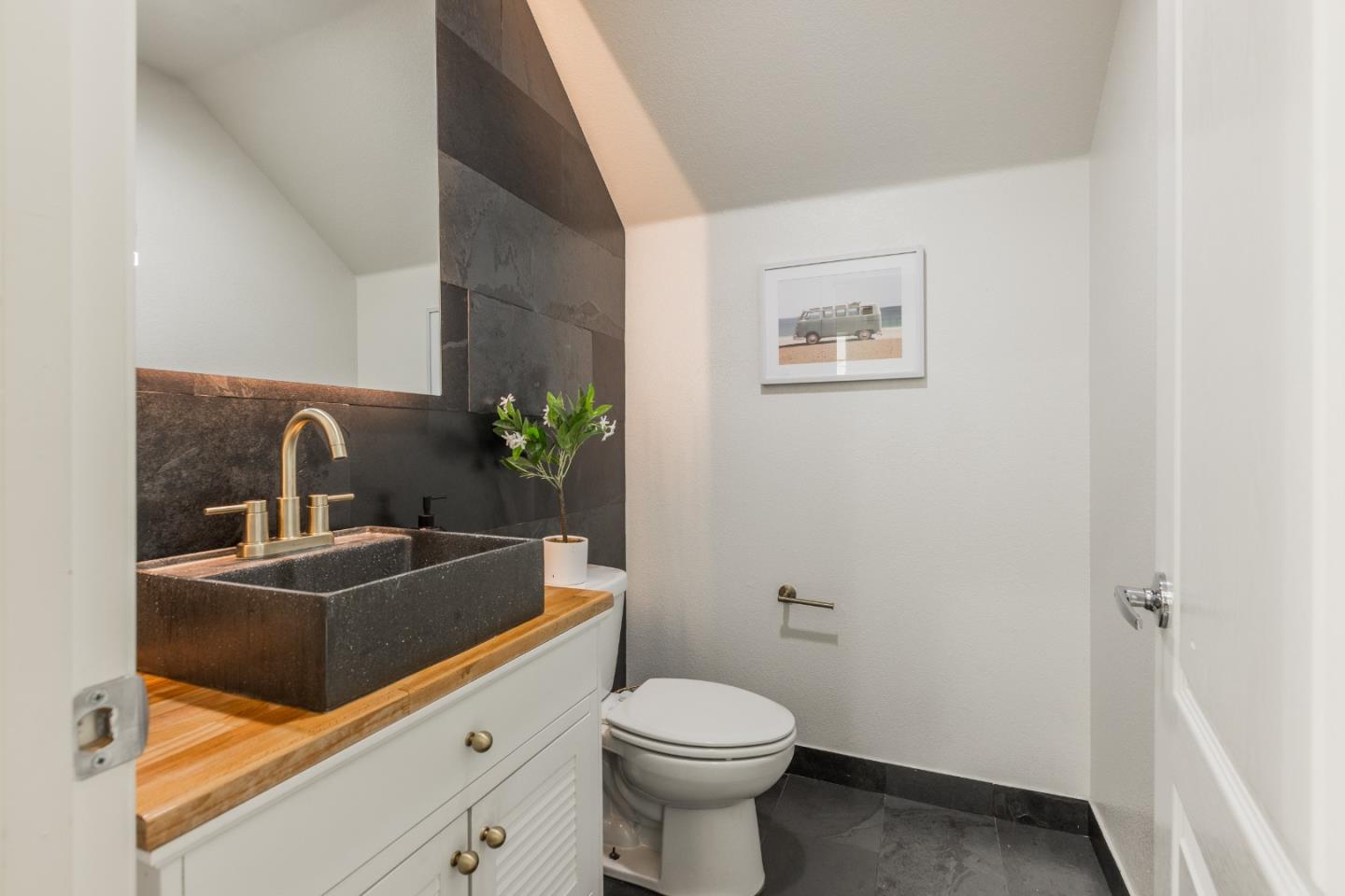 Detail Gallery Image 5 of 28 For 1591 Glenn St, Hayward,  CA 94545 - 3 Beds | 2/1 Baths