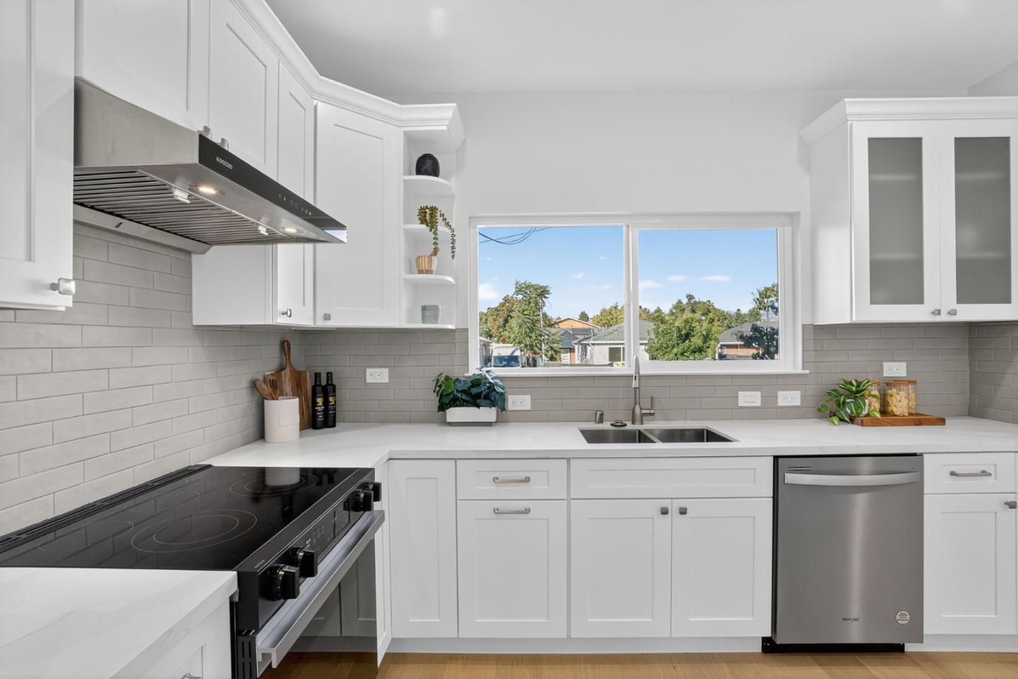 Detail Gallery Image 5 of 37 For 1285 Vine St, San Jose,  CA 95110 - 3 Beds | 2 Baths