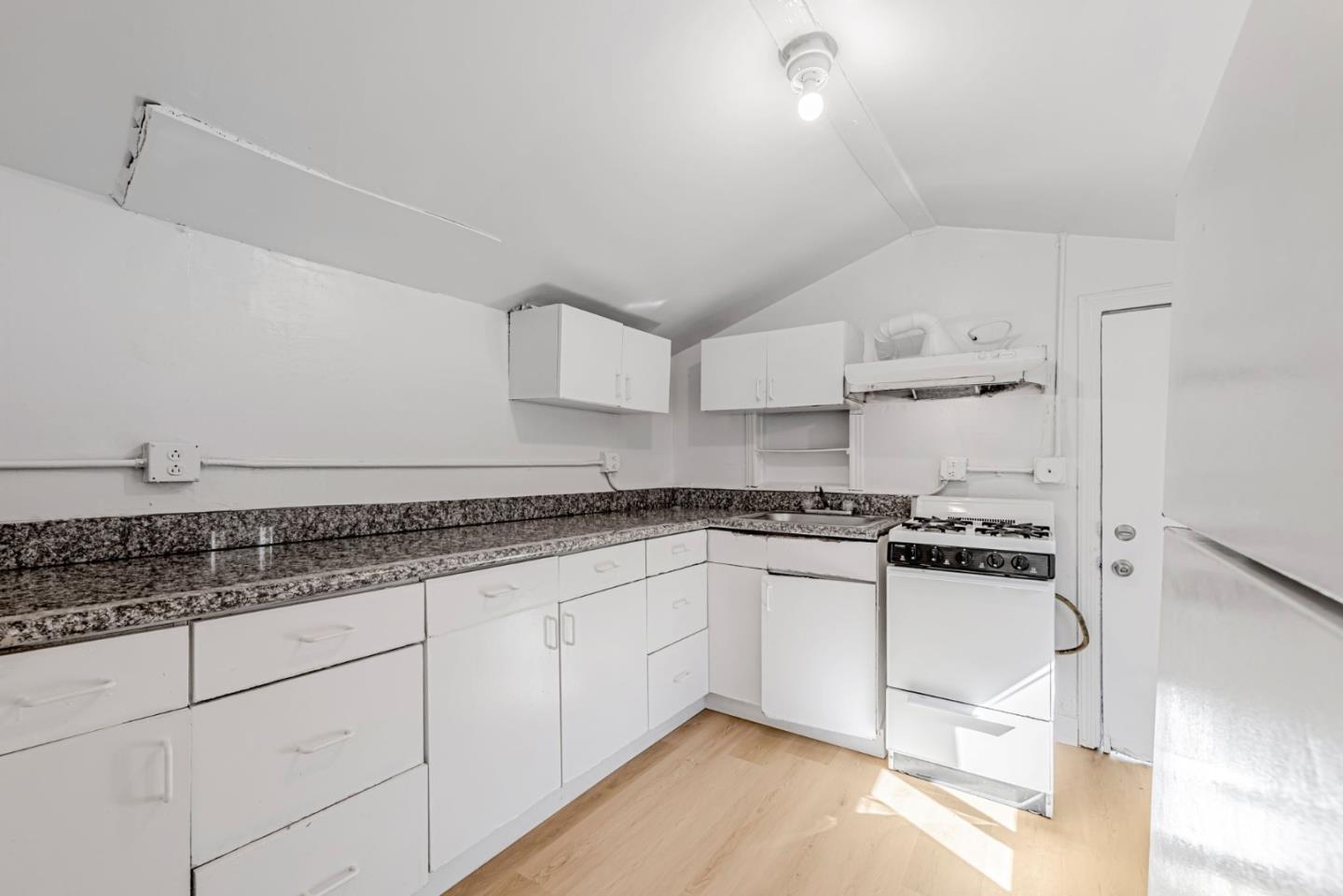 Detail Gallery Image 14 of 38 For 714 Tilton Ave, San Mateo,  CA 94401 - 3 Beds | 2 Baths