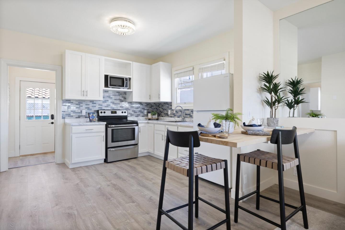 Detail Gallery Image 13 of 45 For 133 Serra Ave, Millbrae,  CA 94030 - 3 Beds | 2/1 Baths