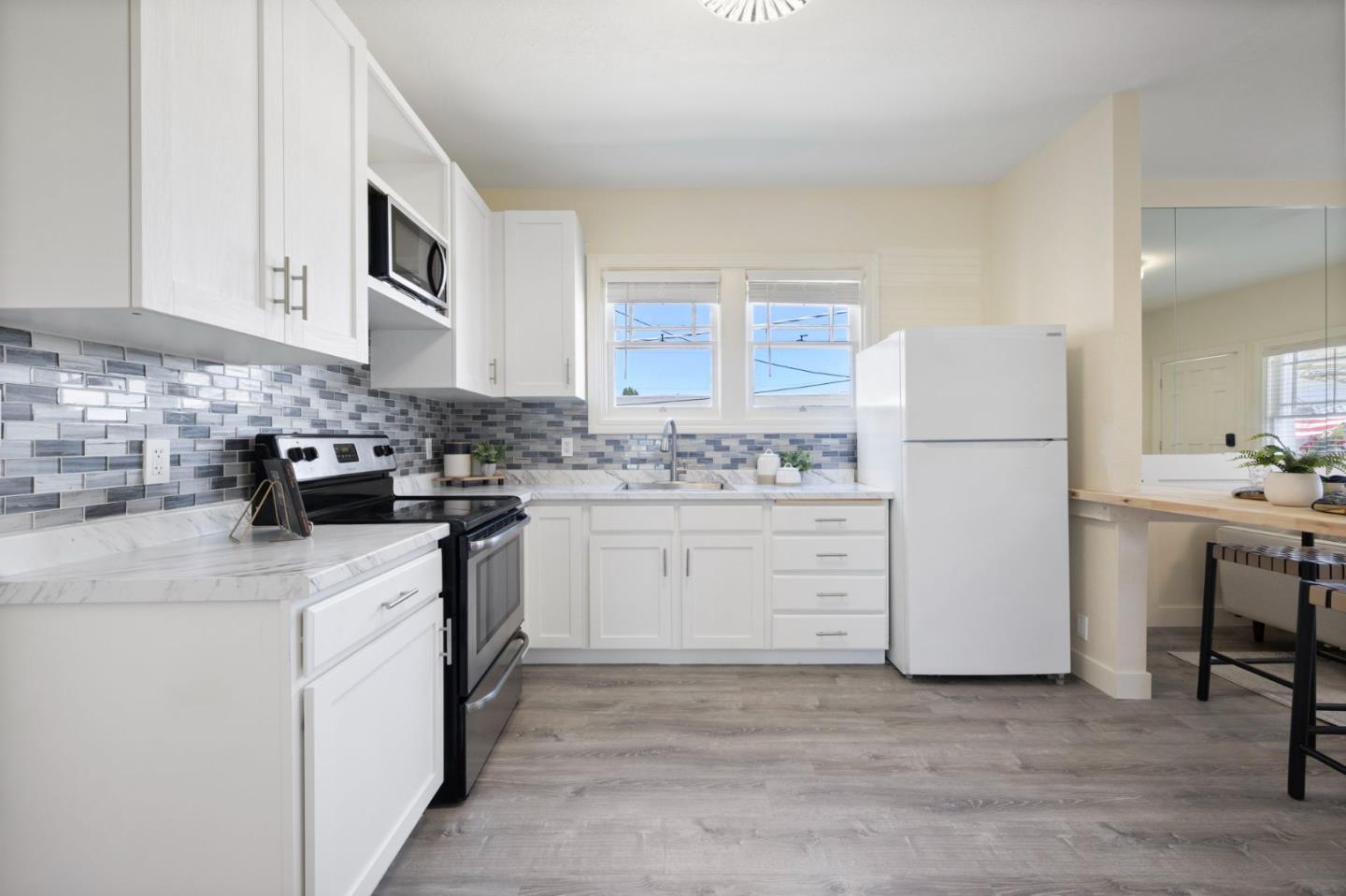 Detail Gallery Image 14 of 45 For 133 Serra Ave, Millbrae,  CA 94030 - 3 Beds | 2/1 Baths
