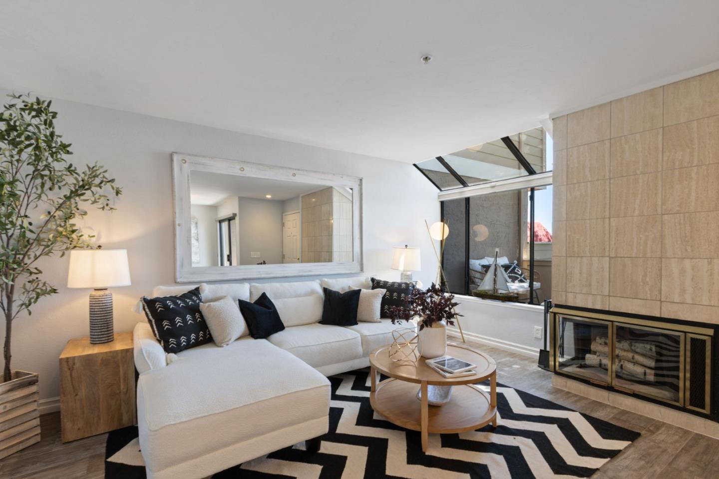 Detail Gallery Image 10 of 36 For 2285 Vista Del Mar, San Mateo,  CA 94404 - 2 Beds | 2/1 Baths