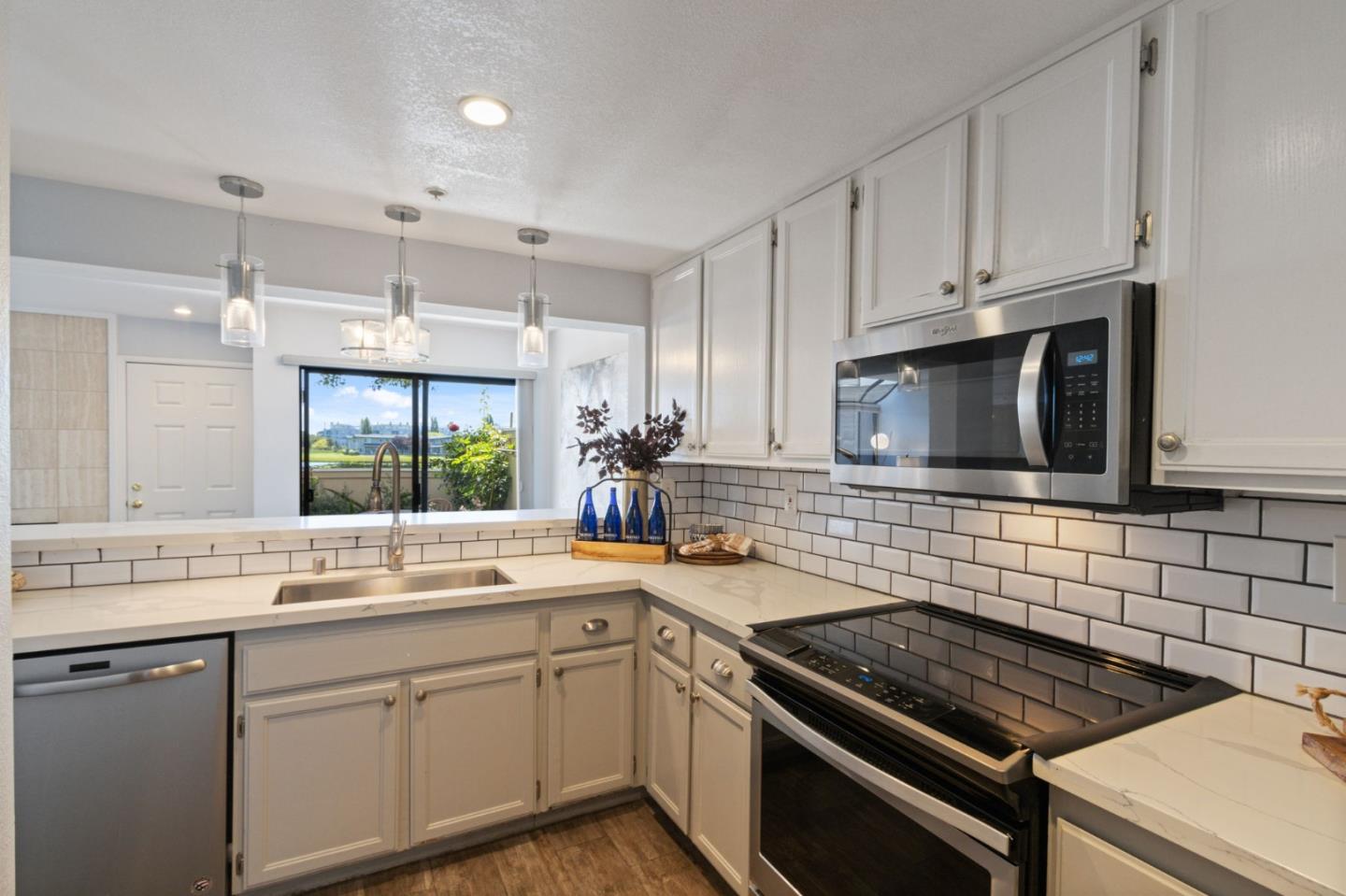 Detail Gallery Image 17 of 36 For 2285 Vista Del Mar, San Mateo,  CA 94404 - 2 Beds | 2/1 Baths