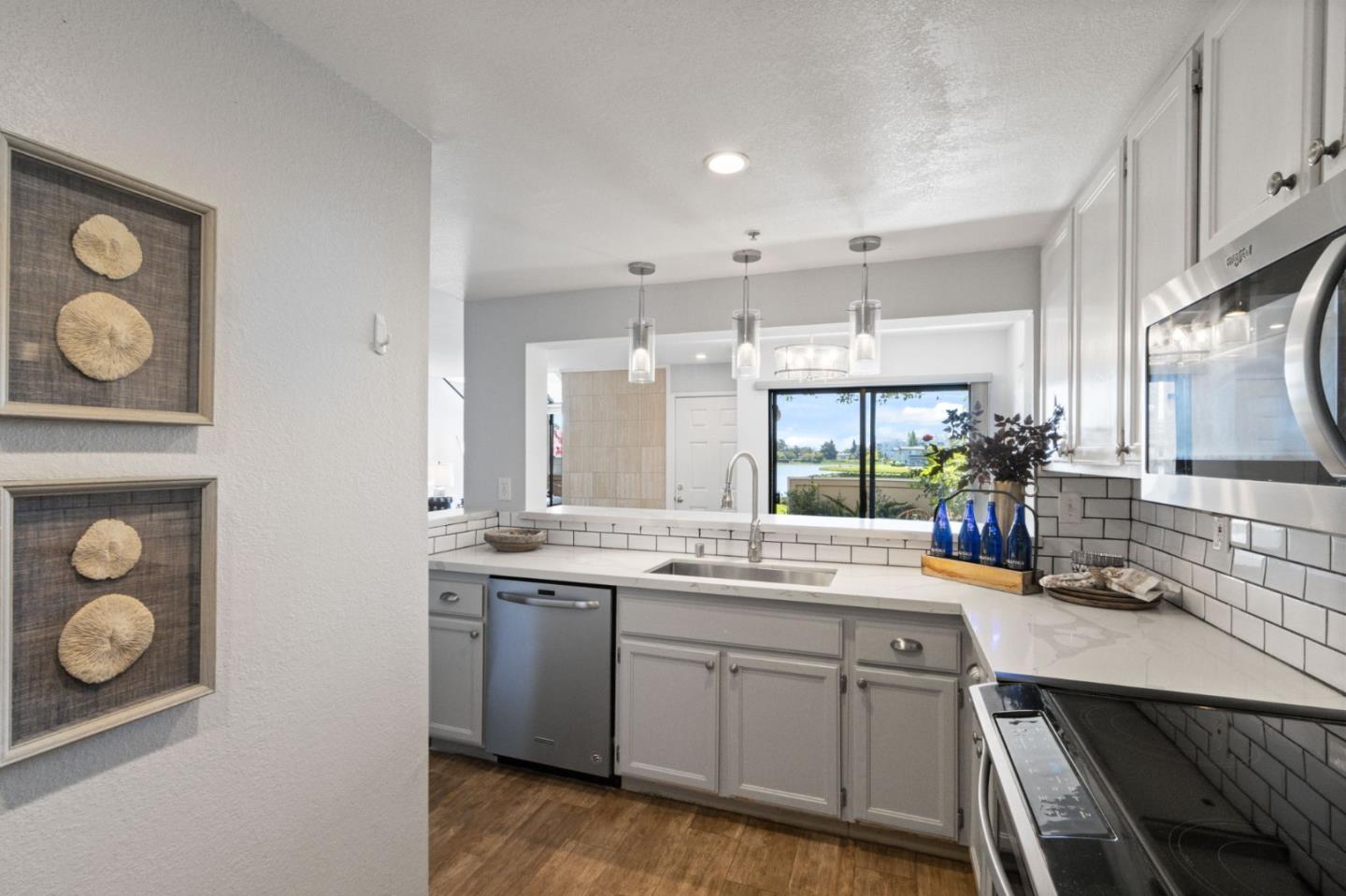 Detail Gallery Image 18 of 36 For 2285 Vista Del Mar, San Mateo,  CA 94404 - 2 Beds | 2/1 Baths