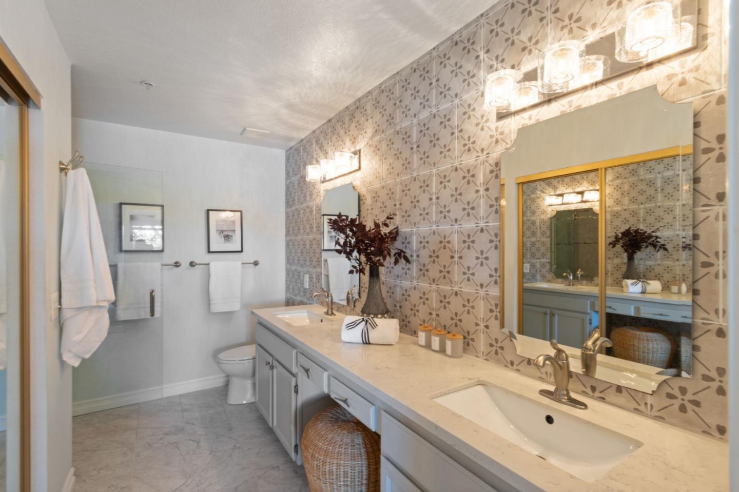 Detail Gallery Image 22 of 36 For 2285 Vista Del Mar, San Mateo,  CA 94404 - 2 Beds | 2/1 Baths