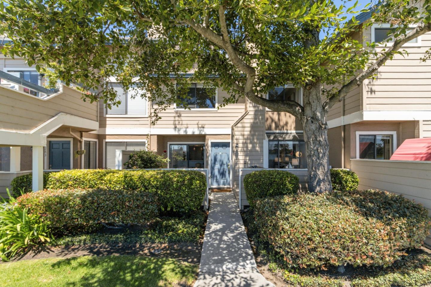 Detail Gallery Image 3 of 36 For 2285 Vista Del Mar, San Mateo,  CA 94404 - 2 Beds | 2/1 Baths