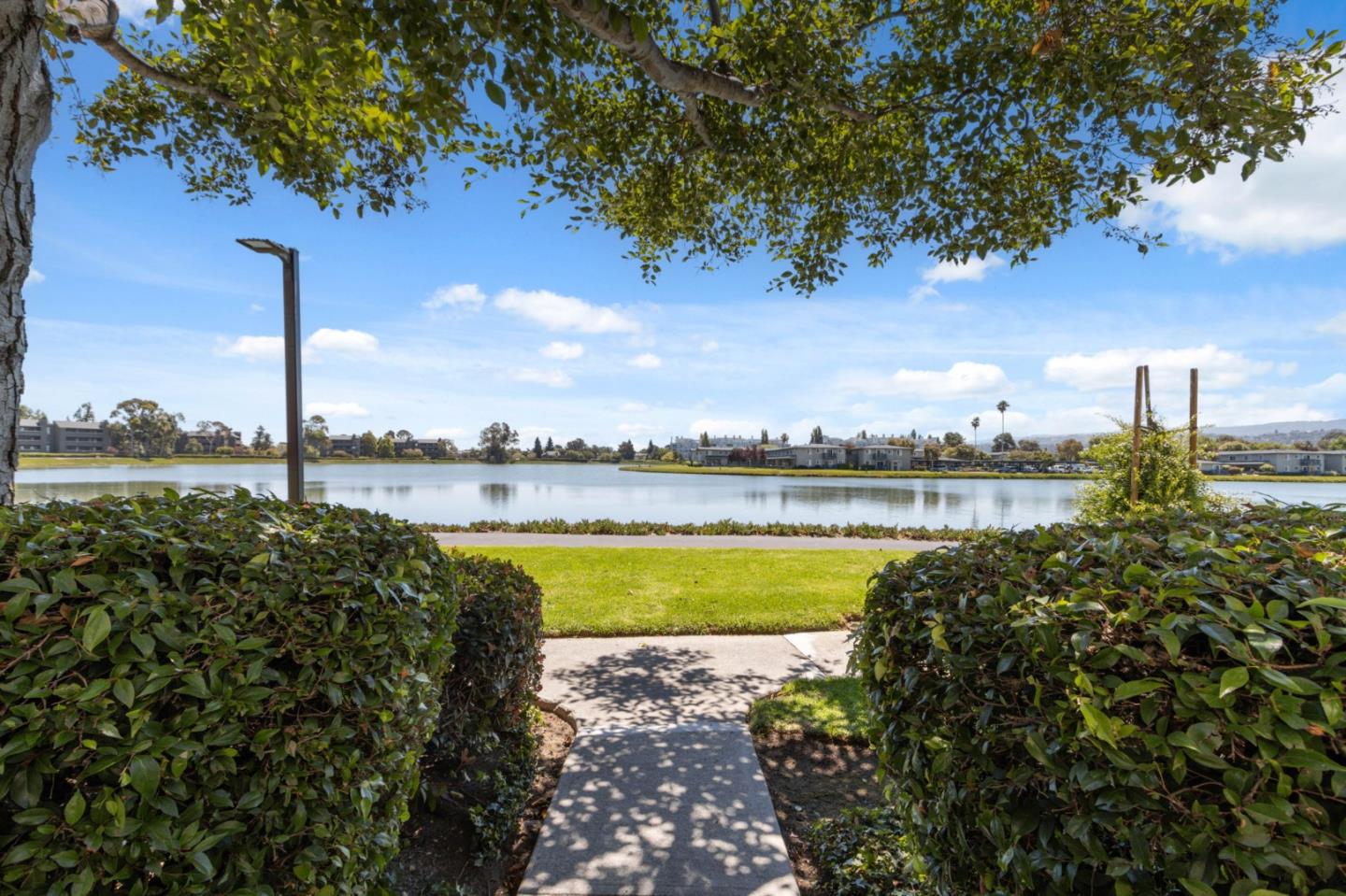 Detail Gallery Image 4 of 36 For 2285 Vista Del Mar, San Mateo,  CA 94404 - 2 Beds | 2/1 Baths