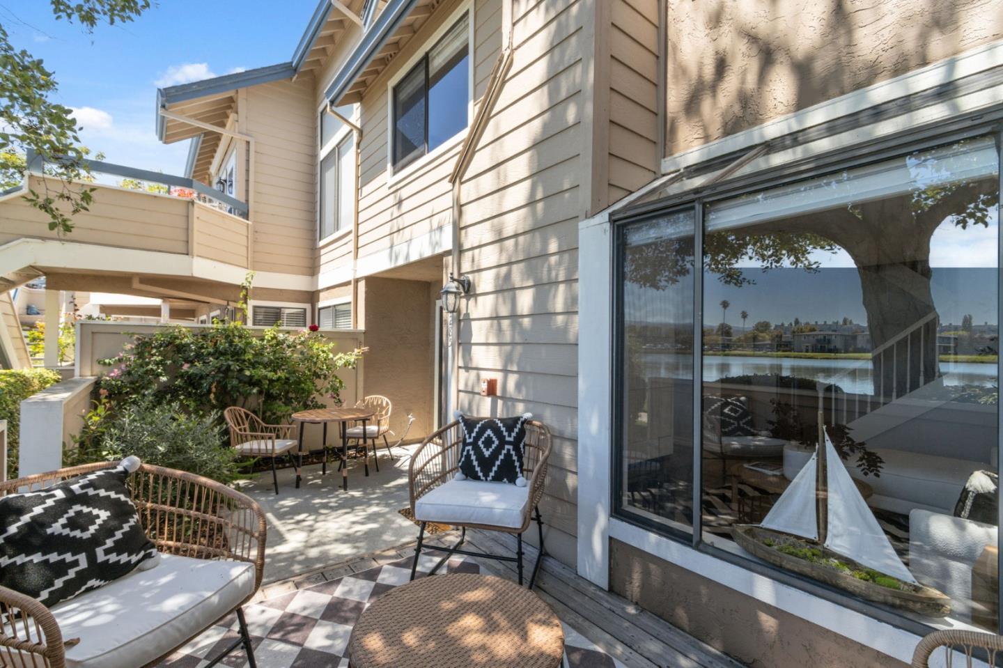 Detail Gallery Image 6 of 36 For 2285 Vista Del Mar, San Mateo,  CA 94404 - 2 Beds | 2/1 Baths