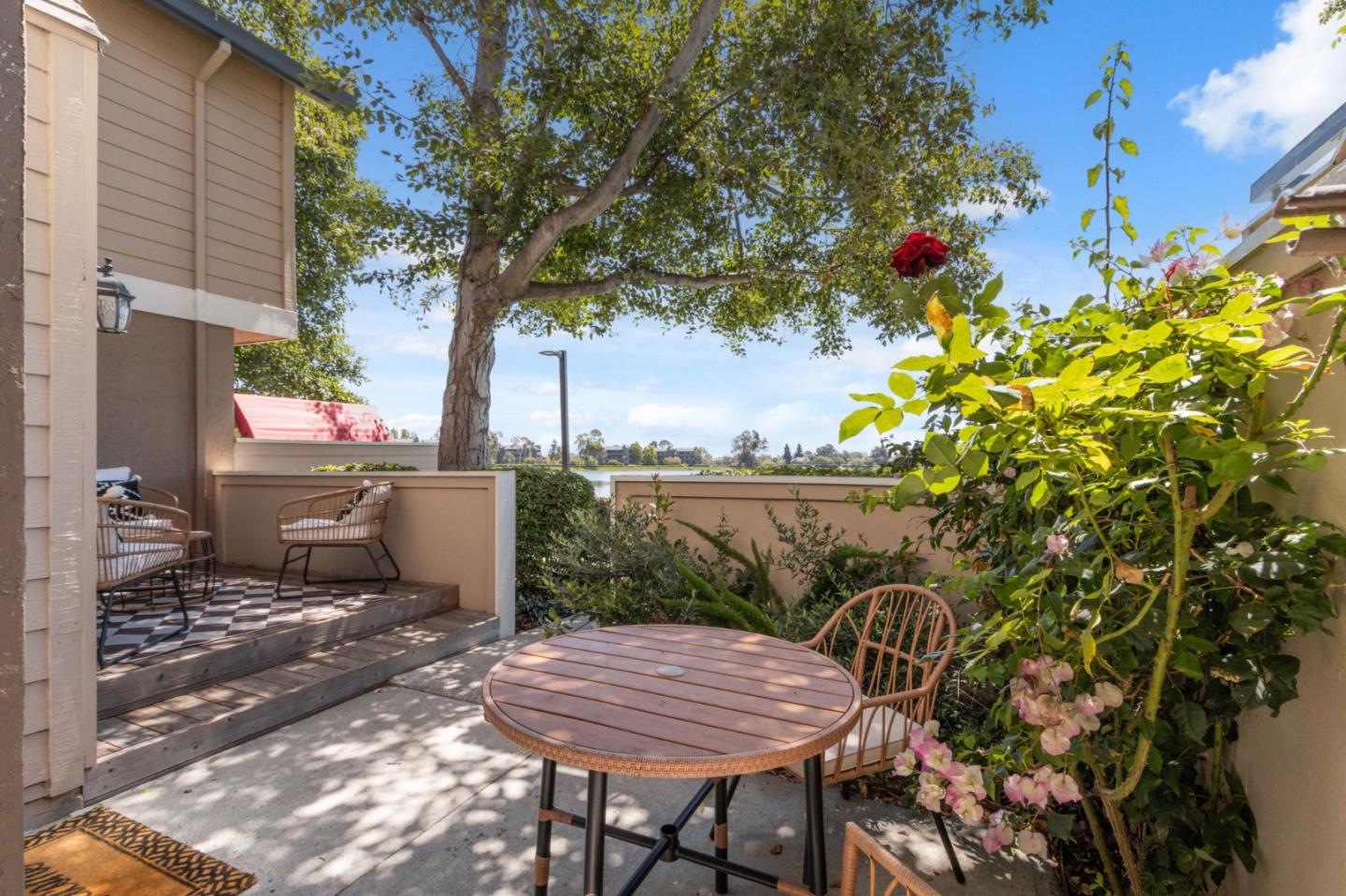 Detail Gallery Image 8 of 36 For 2285 Vista Del Mar, San Mateo,  CA 94404 - 2 Beds | 2/1 Baths