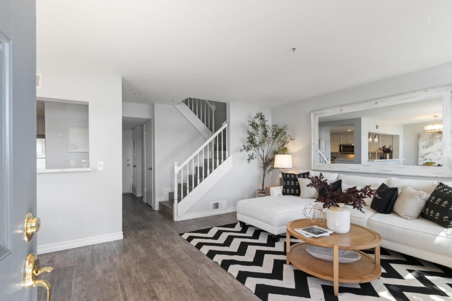 Detail Gallery Image 9 of 36 For 2285 Vista Del Mar, San Mateo,  CA 94404 - 2 Beds | 2/1 Baths