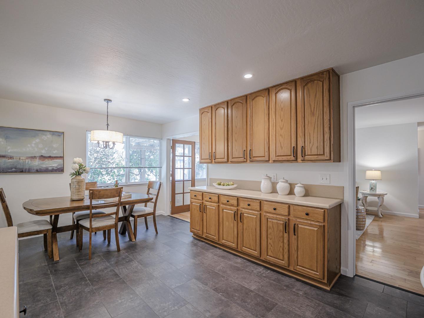 Detail Gallery Image 14 of 52 For 6055 Larchmont Ct, San Jose,  CA 95123 - 3 Beds | 2 Baths