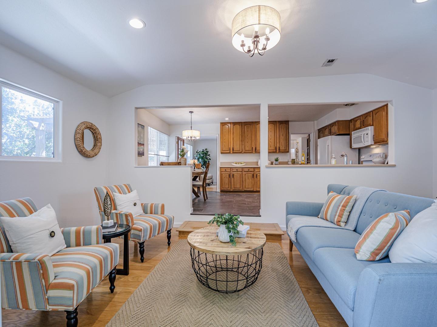 Detail Gallery Image 16 of 52 For 6055 Larchmont Ct, San Jose,  CA 95123 - 3 Beds | 2 Baths