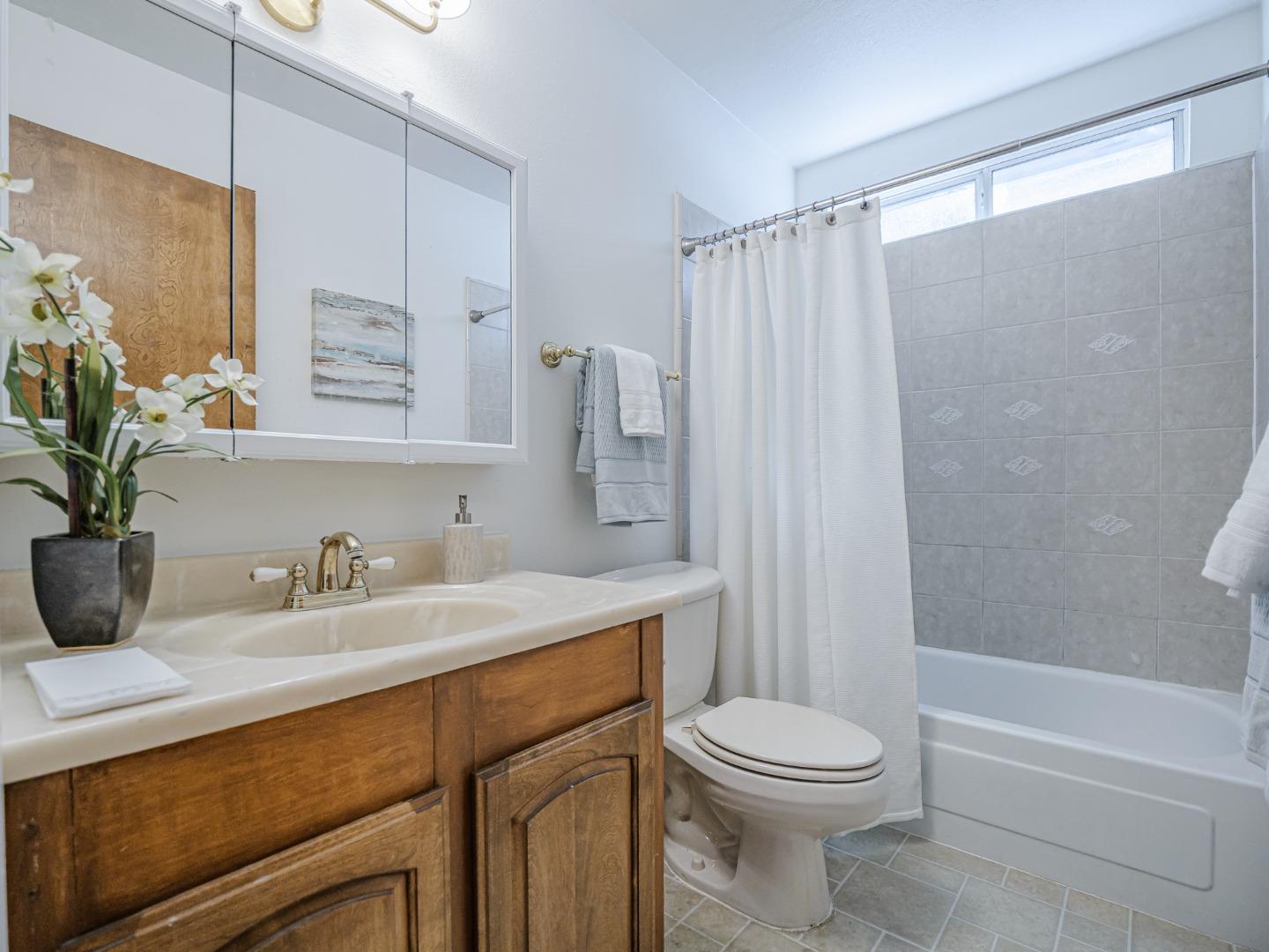 Detail Gallery Image 28 of 52 For 6055 Larchmont Ct, San Jose,  CA 95123 - 3 Beds | 2 Baths