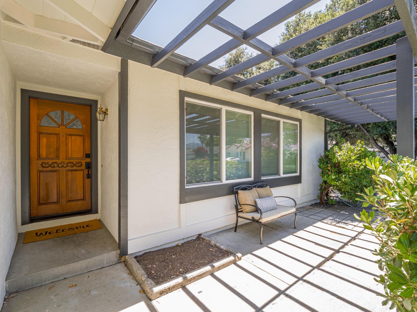 Detail Gallery Image 3 of 52 For 6055 Larchmont Ct, San Jose,  CA 95123 - 3 Beds | 2 Baths