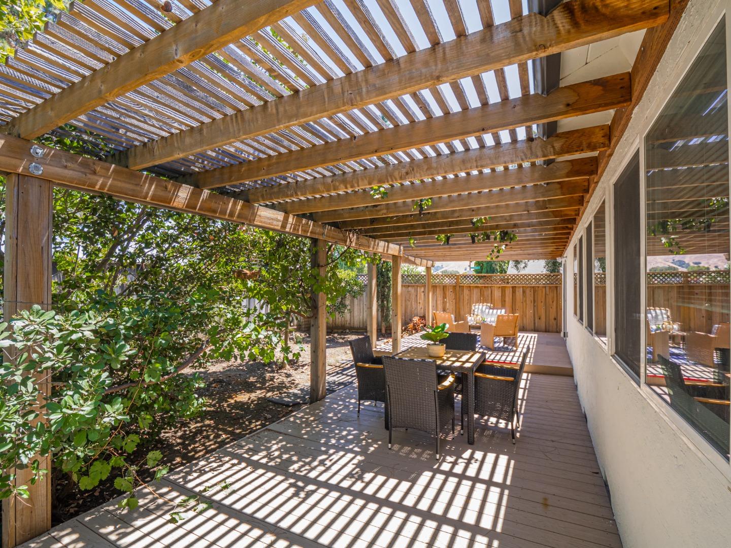 Detail Gallery Image 31 of 52 For 6055 Larchmont Ct, San Jose,  CA 95123 - 3 Beds | 2 Baths
