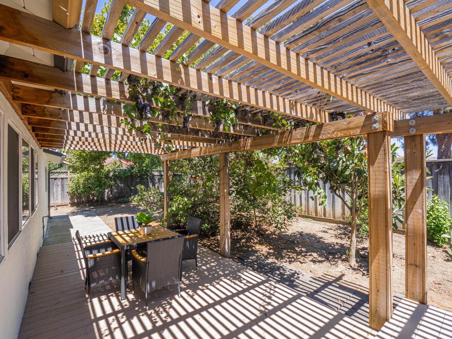 Detail Gallery Image 32 of 52 For 6055 Larchmont Ct, San Jose,  CA 95123 - 3 Beds | 2 Baths