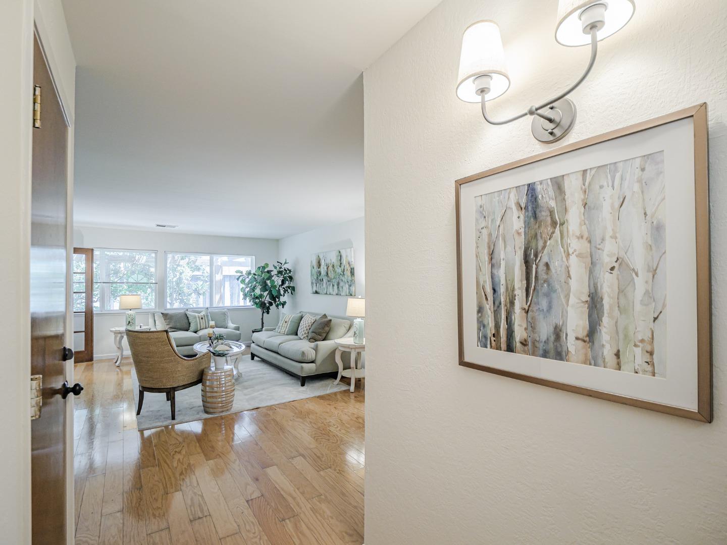 Detail Gallery Image 4 of 52 For 6055 Larchmont Ct, San Jose,  CA 95123 - 3 Beds | 2 Baths