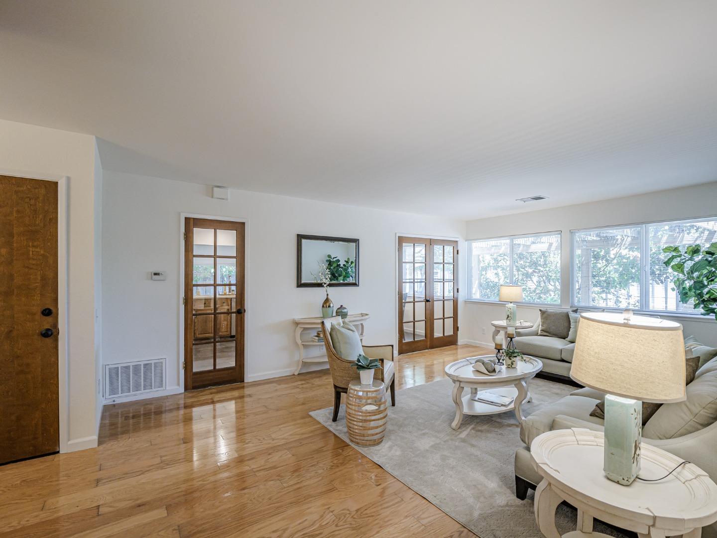 Detail Gallery Image 5 of 52 For 6055 Larchmont Ct, San Jose,  CA 95123 - 3 Beds | 2 Baths