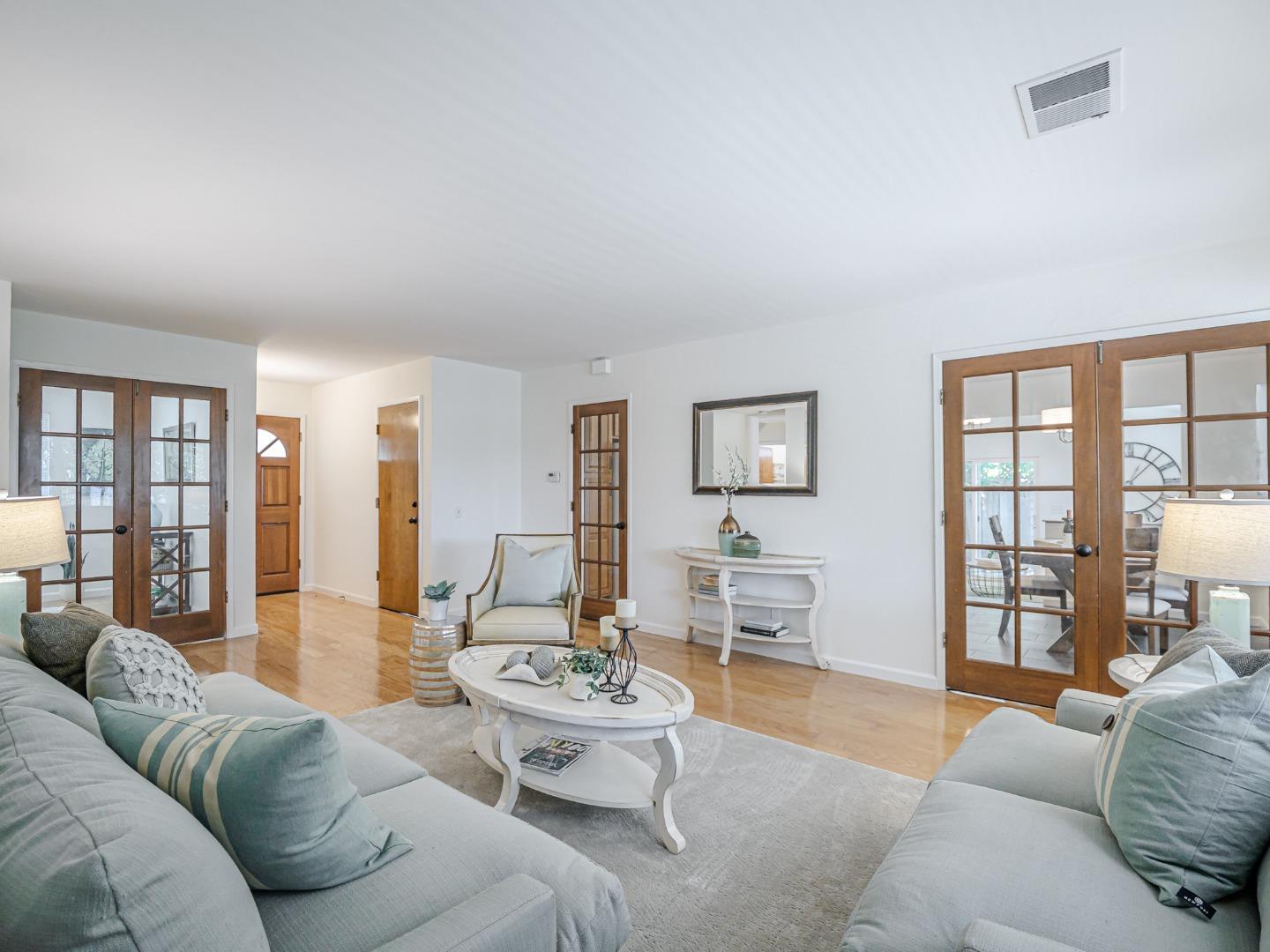 Detail Gallery Image 6 of 52 For 6055 Larchmont Ct, San Jose,  CA 95123 - 3 Beds | 2 Baths